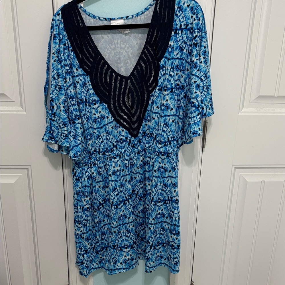 Navy blue and light blue beach coverup.